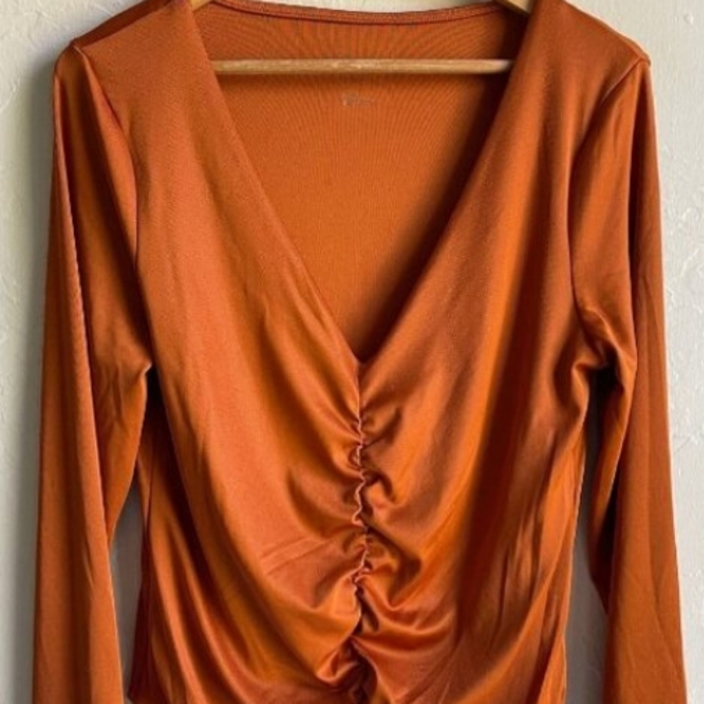 🆕️ A New Day Orange V-Neck Long Sleeve Ruched Bodysuit